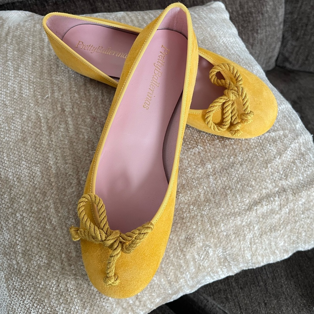 NWO Pretty Ballerinas Mustard Suede Flats yelow with Bow 7.5